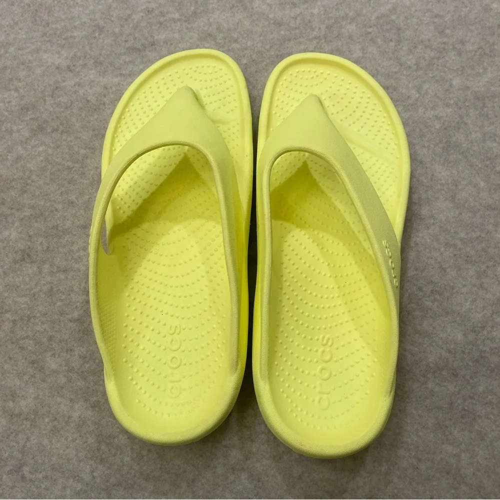CROCS Mellow Recovery Sulphur Yellow Comfort Flip Flops Women's Size 10